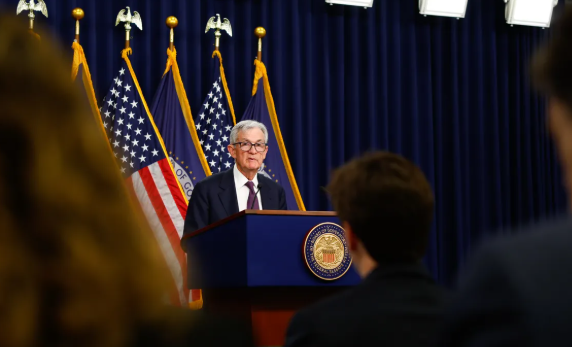 美联储鲍威尔：如果通胀没有进展，就不降息