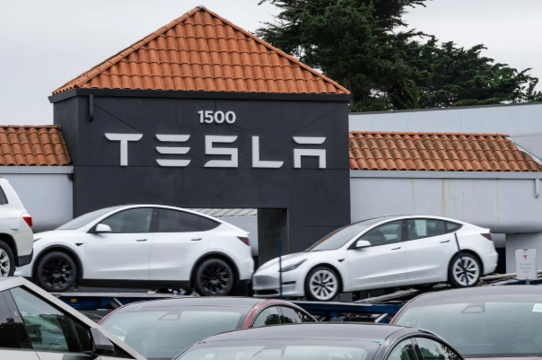 Tesla: Investment in AI and robotics increased to $25 billion.